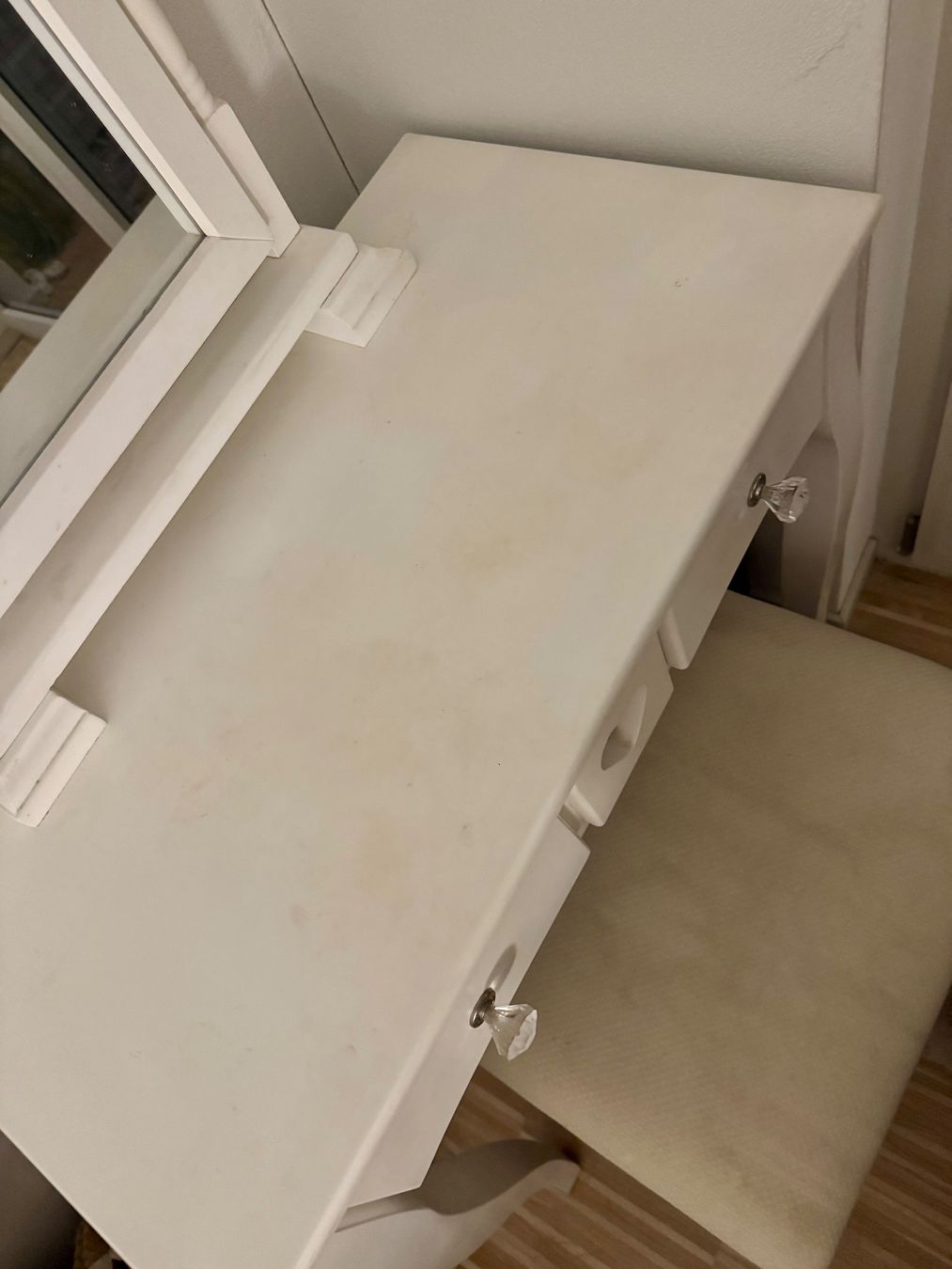 Tavoli da trucco: Dressing Table with Mirror & Chair – Usato da Jona venduto da amy_pjw 3