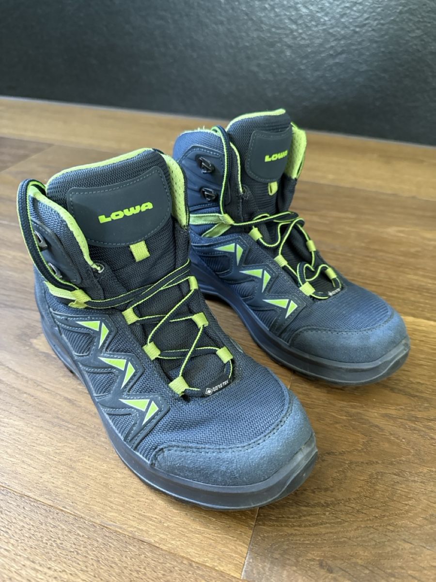Lowa Chaussures garçon: Lowa Kinderwanderschuhe – D'occasion à Lyss par Auhalia