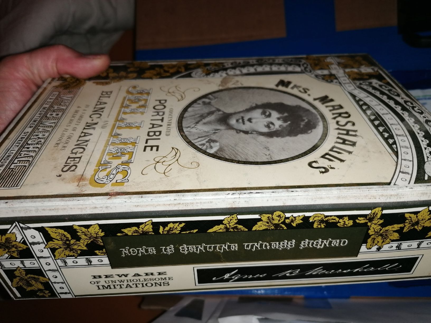 Carillon: Antike Blechdose Mrs. Marshall's yellies – Usato da Zürich venduto da Tin4Life 1