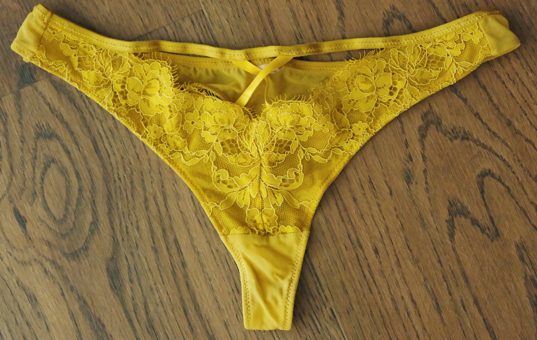 Hunkemöller Altra biancheria intima: String Tanga senfgelb Hunkemöller Gr. M – Usato da Winkel venduto da man_2qfr