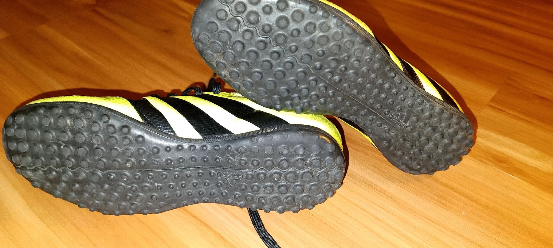 Adidas Scarpe per ragazzi: adidas Turnschuhe Halleschuhe gr 34 – Usato da Rümikon AG venduto da kar_8vy5 6