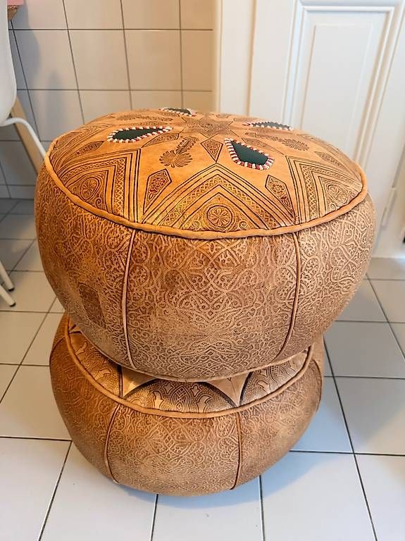 Tabourets: Pouf en cuir – D'occasion à Genève par mer_56bs 3