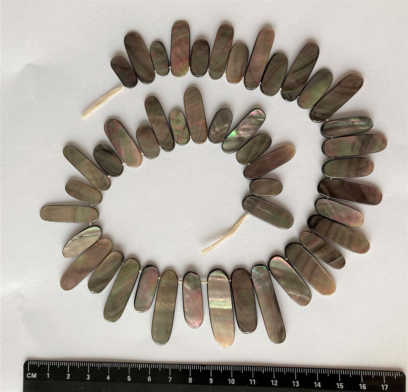 Perle (finte): 1 rang perles Nacre, "tombants" / Perlmutt – Nuovo e nell'imballaggio originale da Goumoens-la-Ville venduto da brandonv