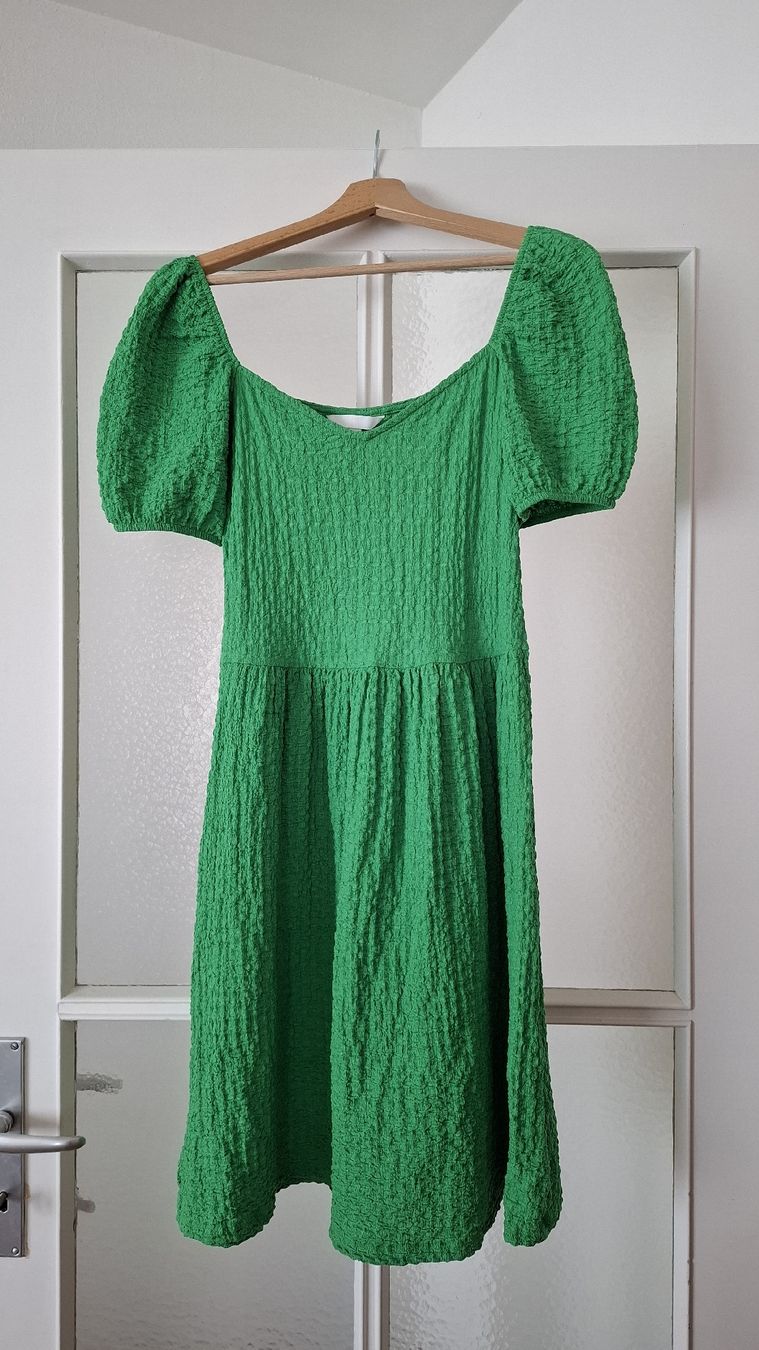 H&M Vestiti: Robe smockée verte H&M – Nuovo (secondo la descrizione) da Vevey venduto da latessinoise