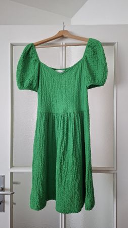 Robe smockée verte H&M