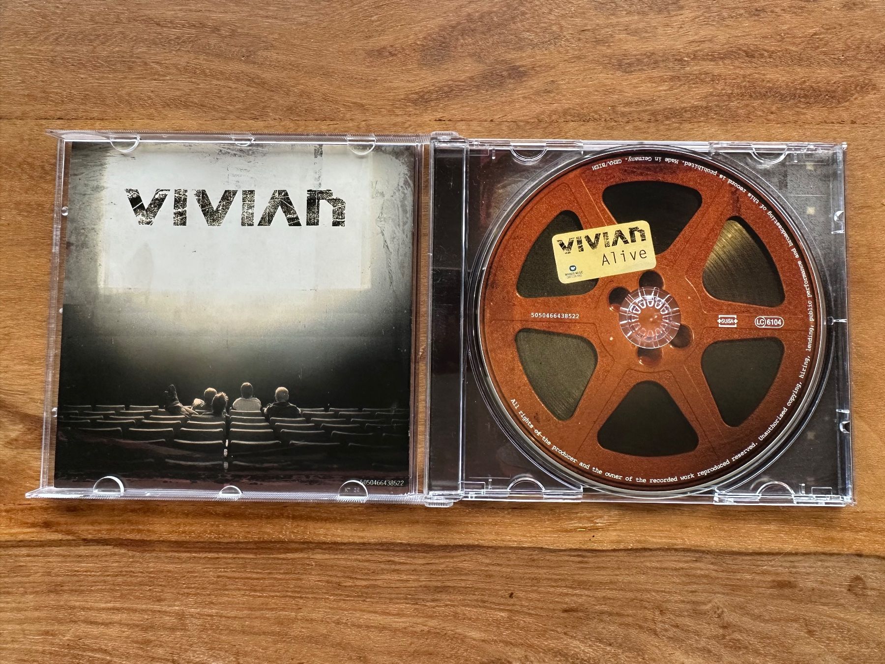 CD: Vivian - Alive – Usato da Horgen venduto da flyingpenguin2000 1