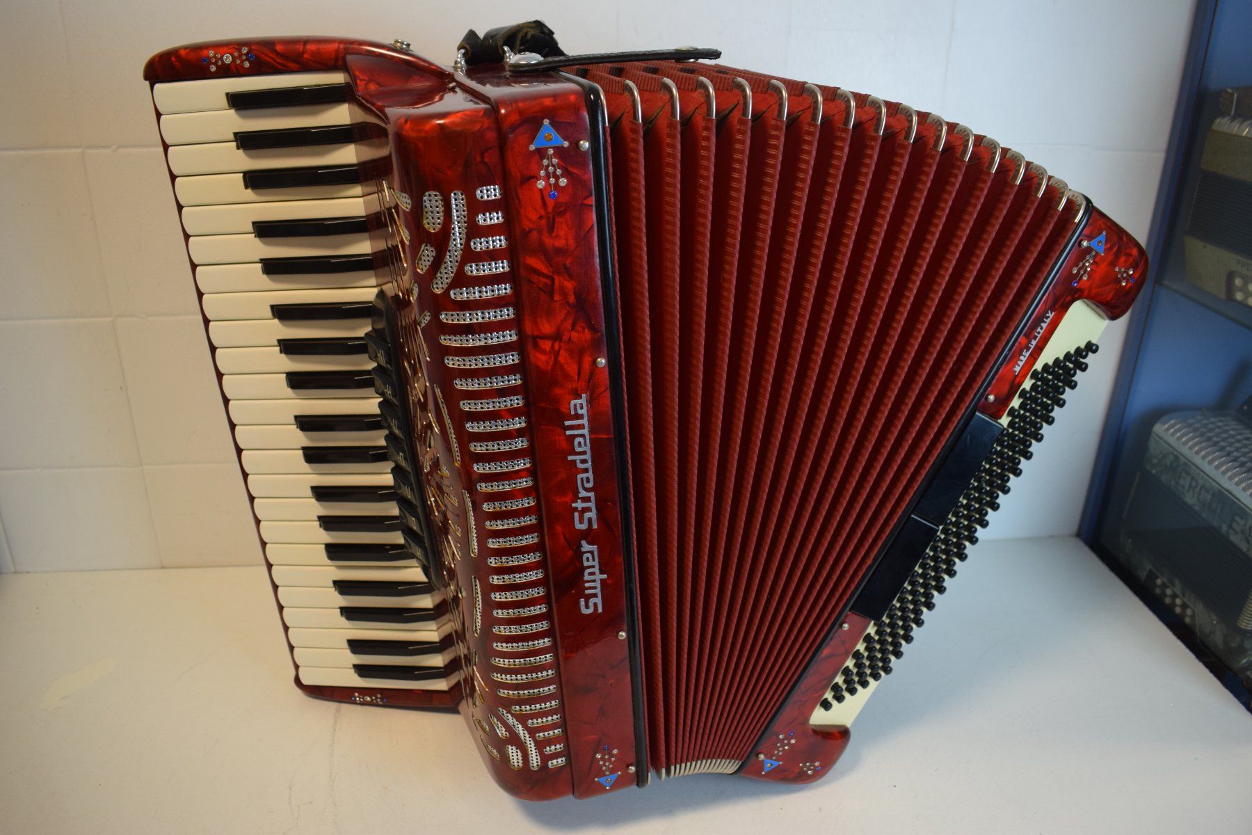 Strumenti musicali: Akkordeon chromatisch Super Stradella – Usato da Zürich venduto da baumusik 4
