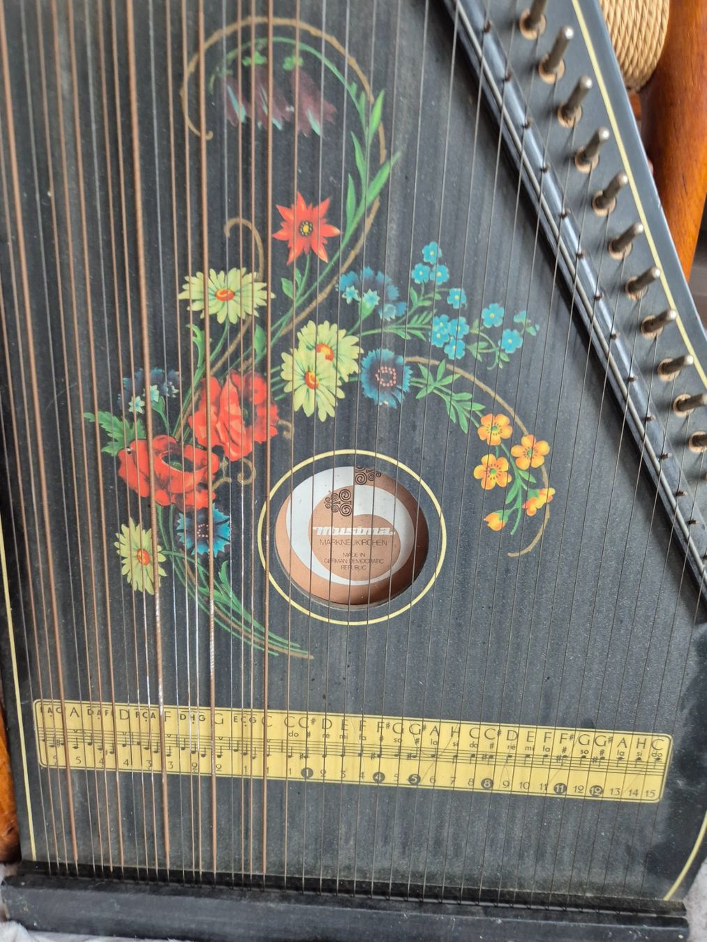 Strumenti musicali: Cithare, Harpe de table décorative – Usato da Fully venduto da tameab 1