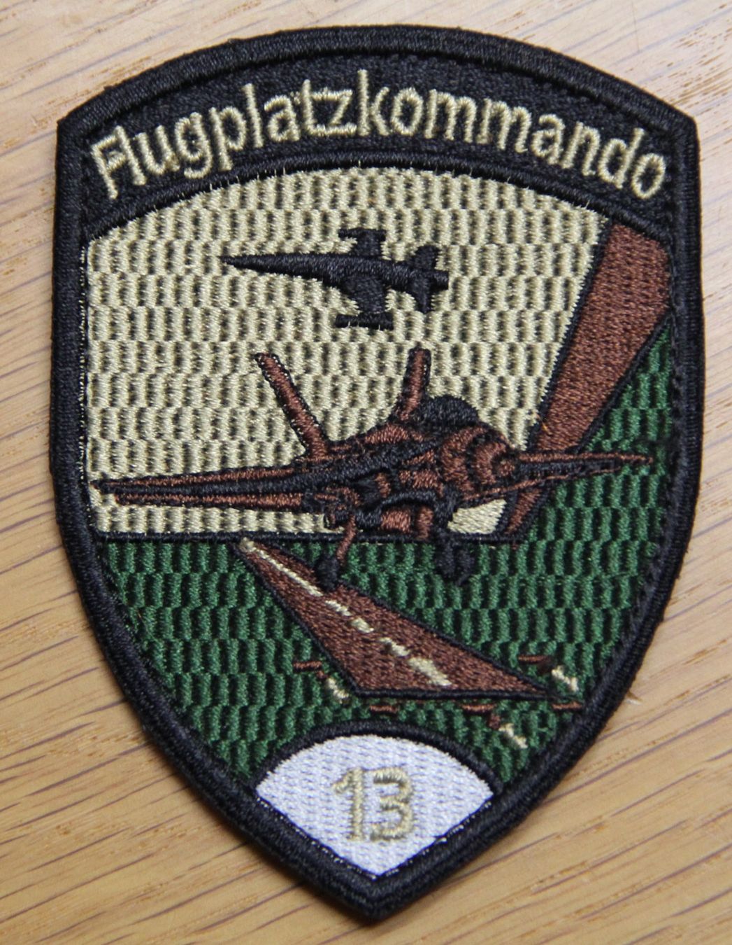 Schweizer Armee Plaketten & Abzeichen: Flugplatzkommando 13 Meiringen – Gebraucht aus Belp von Tomsek