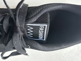 Schwarze Turnschuhe / Sneaker - Grösse 39 - Sportlich & chic