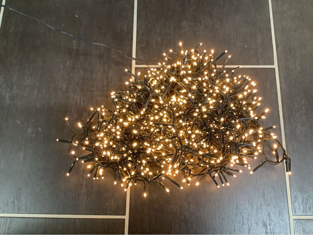 Wunderschöne LED-Lichterkette Galaxie, 1000 LEDs, 16 m (Gebraucht) in Brugg AG für CHF 19 – mit Lieferung auf Ricardo kaufen