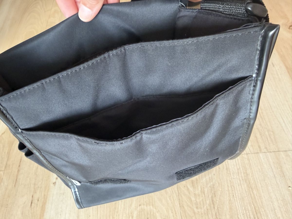 Taschen für Damen: Handtasche schwarz mit Kuhfelloptik – Gebraucht aus Chur von mir_8ns7 6