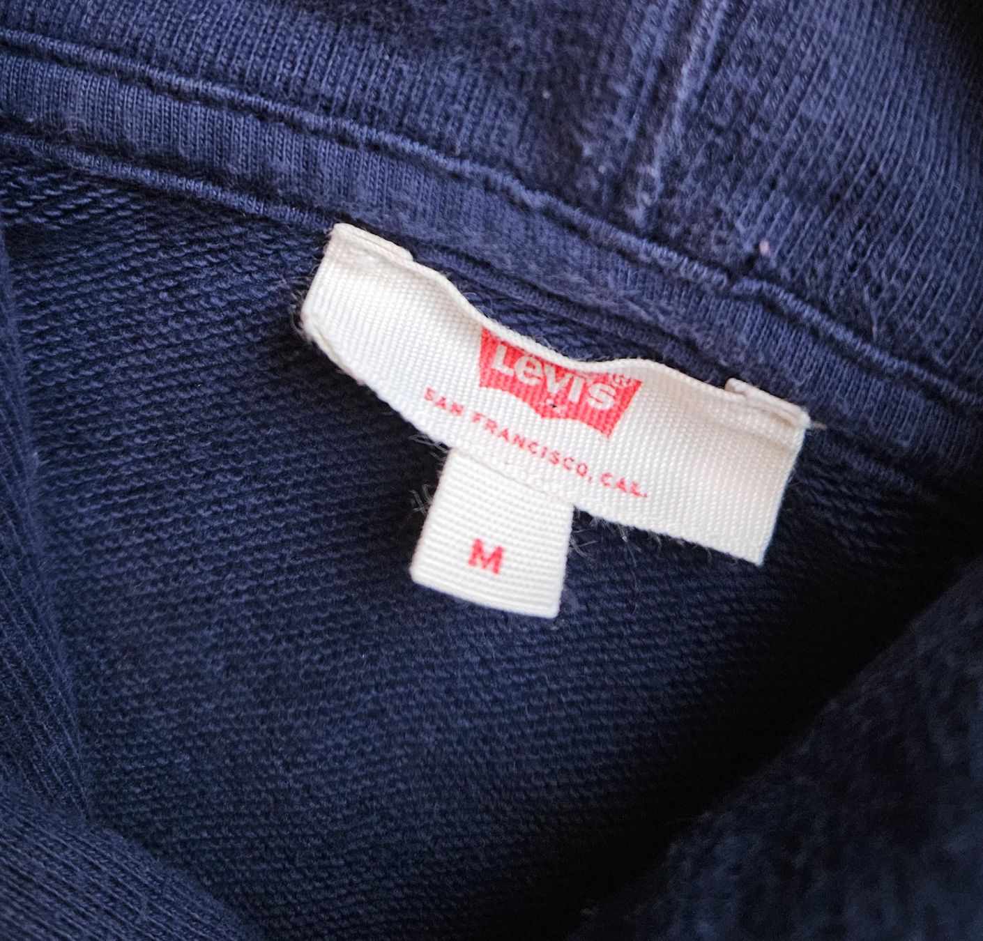 Levi's Pullover & Sweatshirts: Cropped Sweater LEVI's Grösse M retro Pullover Hoodie – Gebraucht aus Hägglingen von United-Village-Trade 3