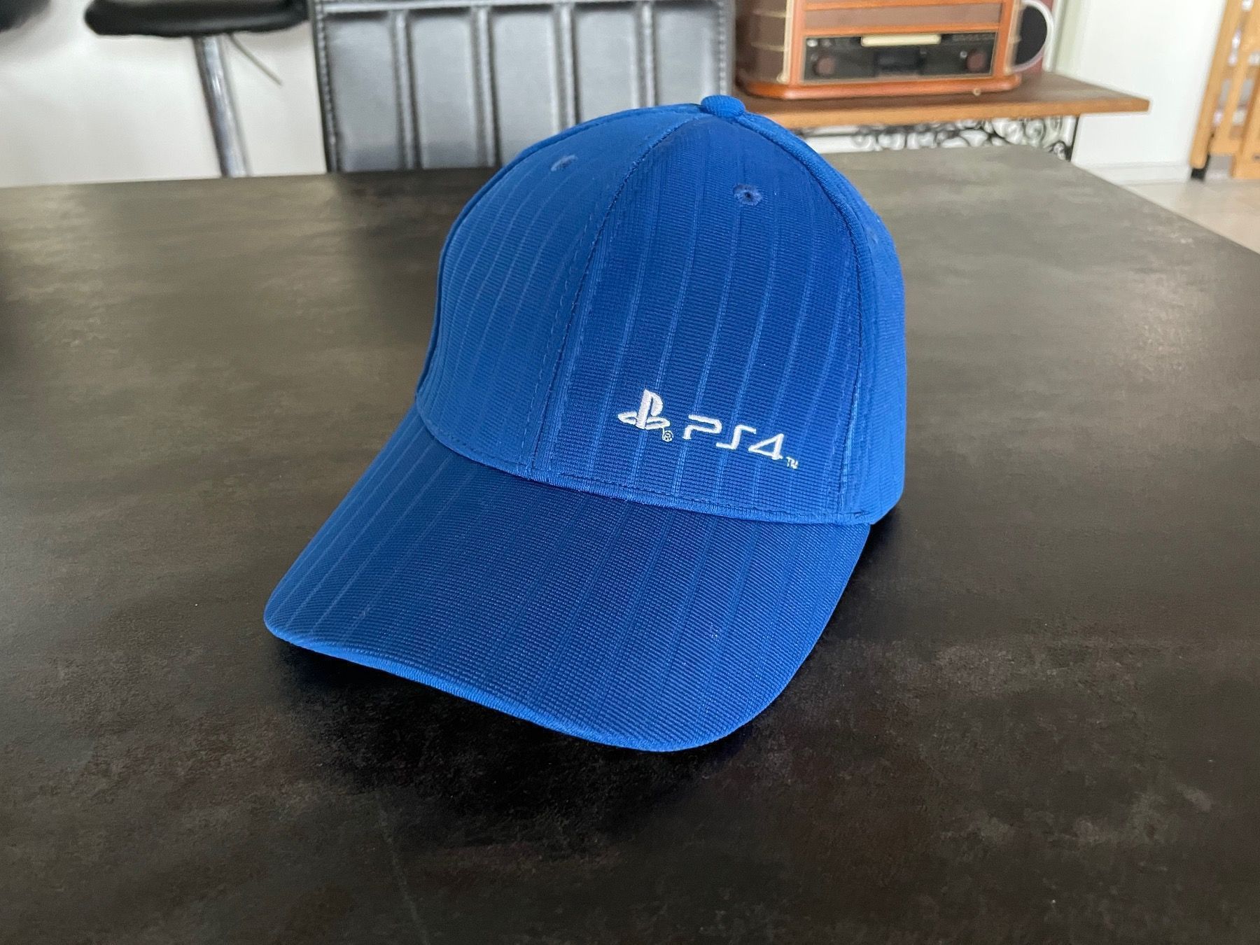 Copricapi, berretti & cappellini: Casquette Playstation 4 – Usato da Vallamand venduto da Bricbracbroc82
