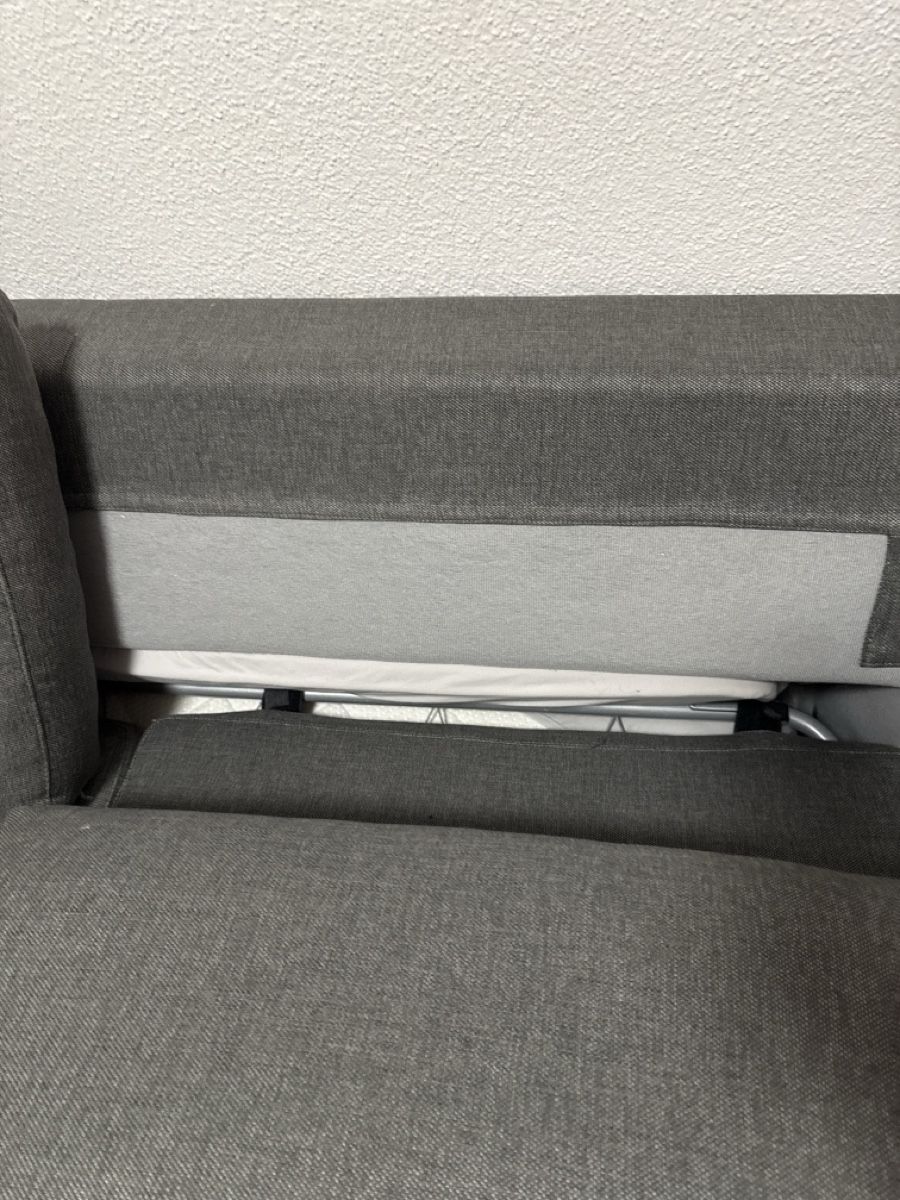 Divani: Sofa grau zweisitzig  /. Schlafsofa – Usato da Hergiswil NW venduto da Dekrio 2