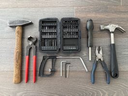 Konvolut / Lot / Diverse Klein-Hand-Werkzeuge