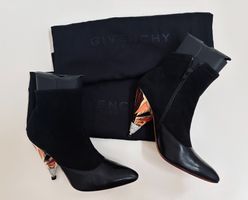 GIVENCHY STIEFELETTEN
