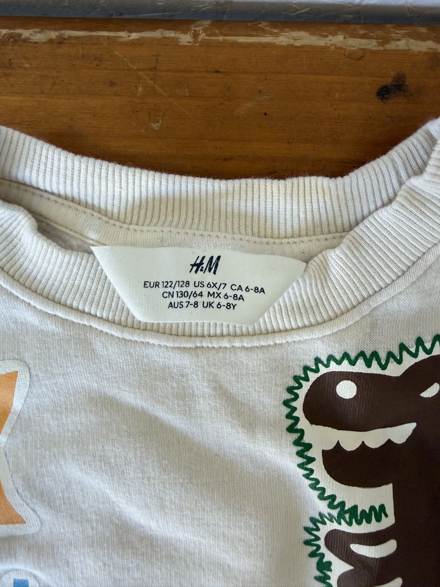 H&M Pullover & Sweatshirts: H&M Dino Weihnachtspullover 122/128 – Gebraucht aus Gurmels von SwissShop21 2