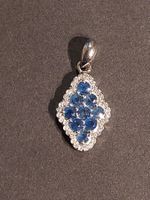 Anhänger Rhombus, mit 9 blauen Steinen, Sterlingsilber