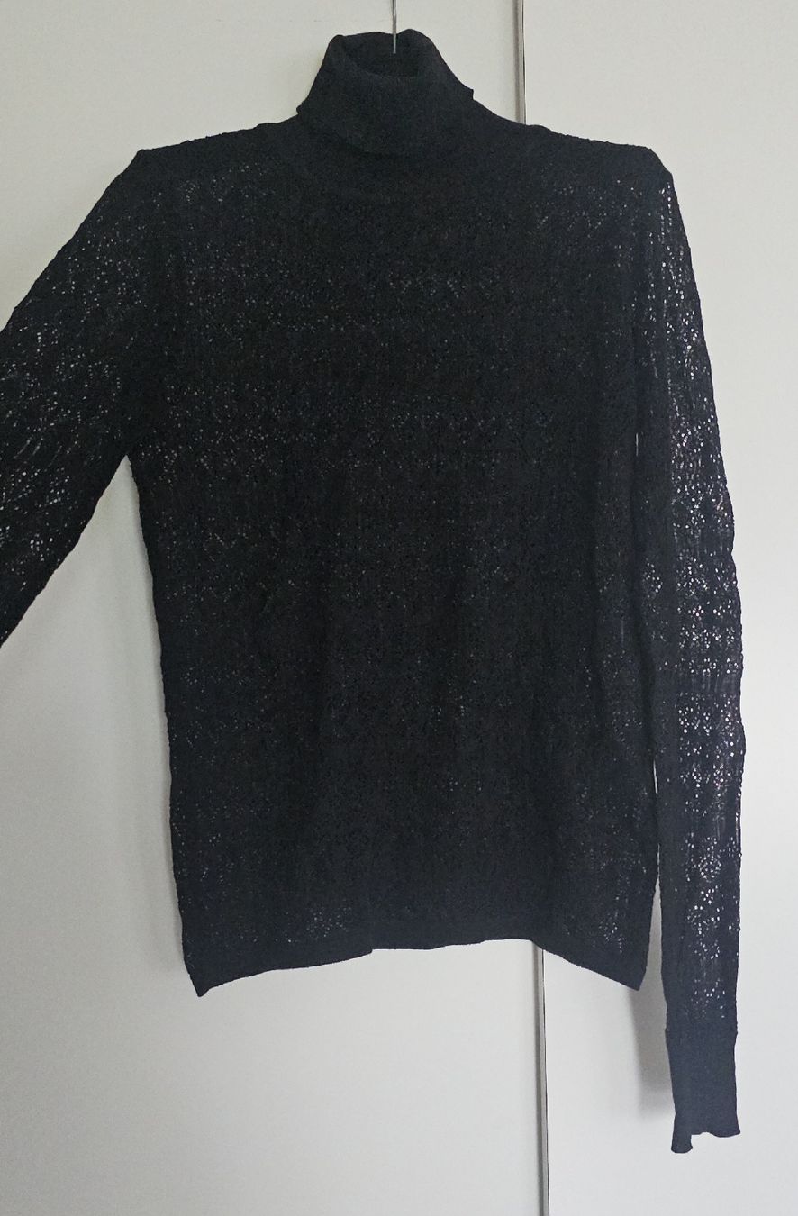 Pulls & Sweat-shirts: Schwarzer Rollkragenpullover Gr. M, feine Strickarbeit – D'occasion à Horgen par ste_sy7h