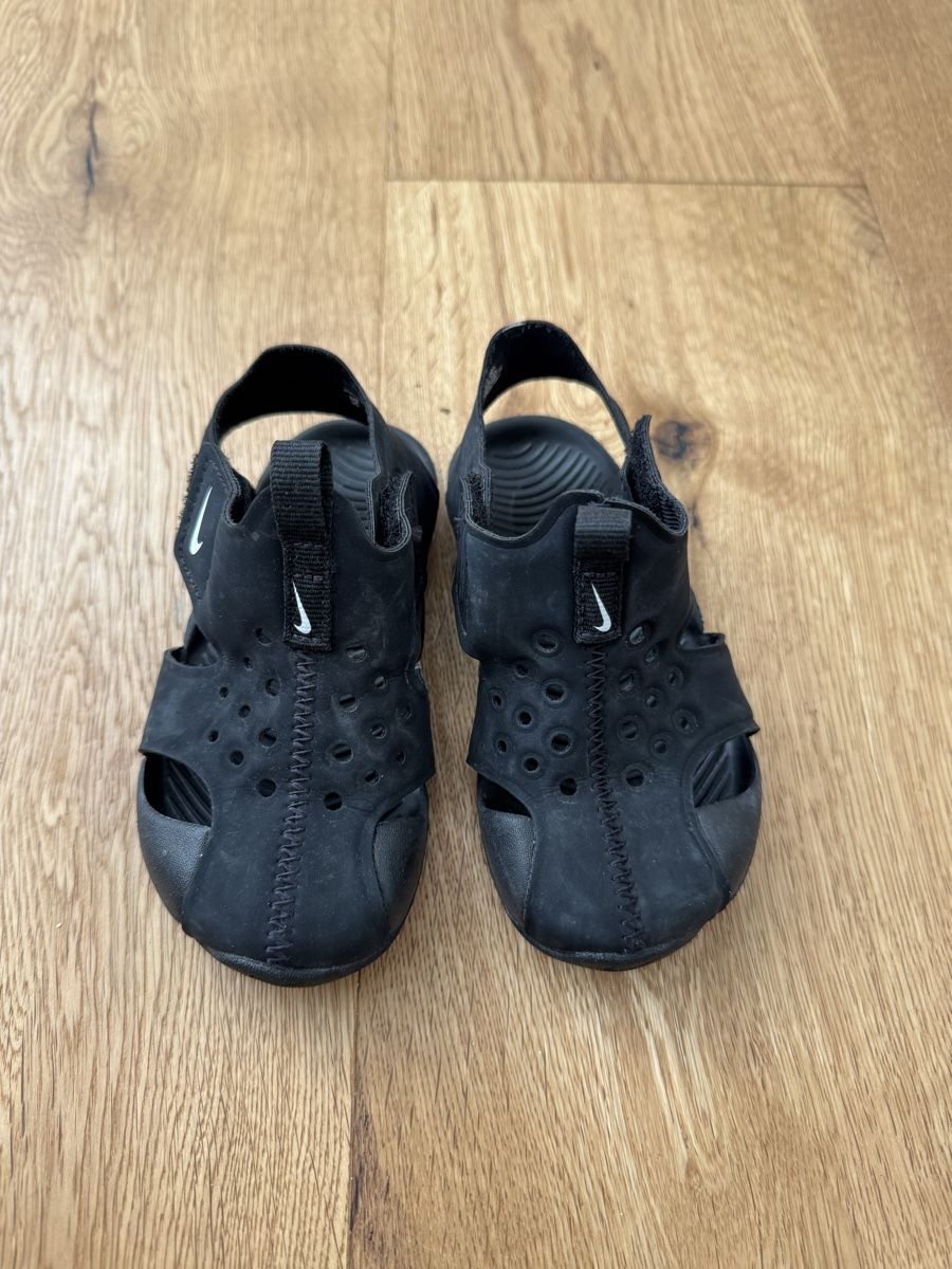 Nike Scarpe per ragazzi: Kinder Nike Wassersportschuh, Gr. 25 – Usato da Interlaken venduto da fbnscl 1
