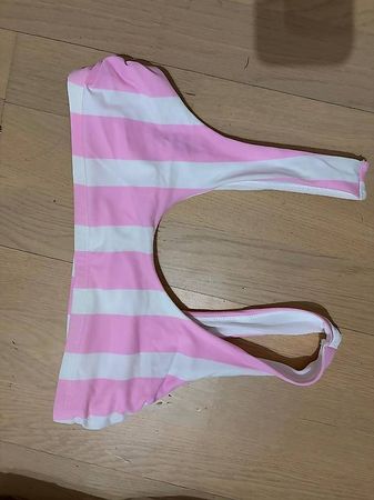 Gestreiftes Bikinitop