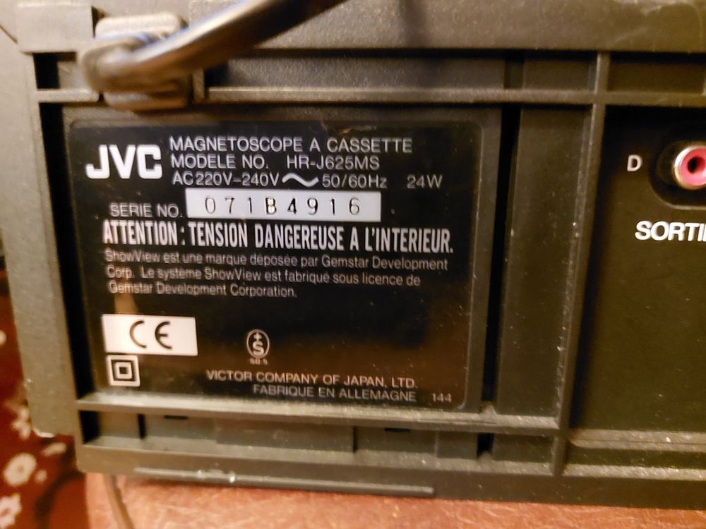 Magnétoscope JVC BR-S610E SVHS – Pour Pièces Détachées – Ne Fonctionne Pas – À Démonter Ou Réparer