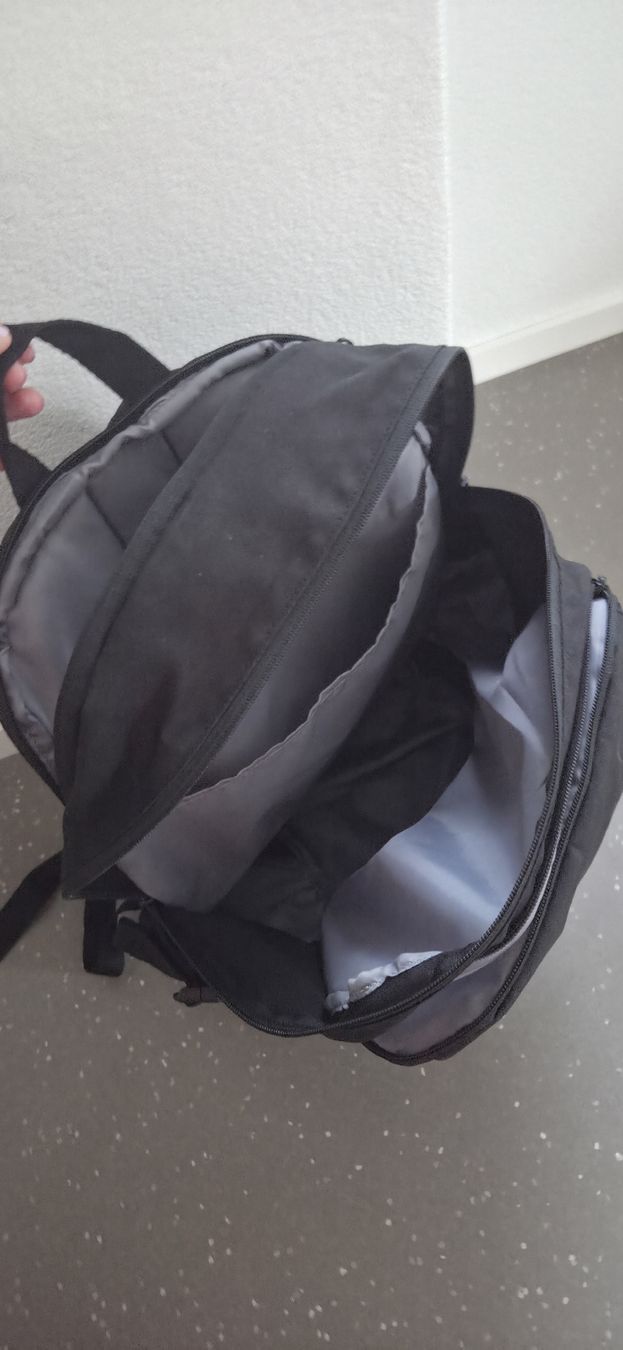 Adidas Rucksäcke: Adidas backpack – Gebraucht aus Martigny von Georgia_Red 1