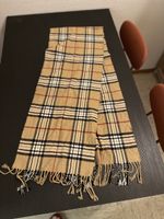 Écharpe style Burberry