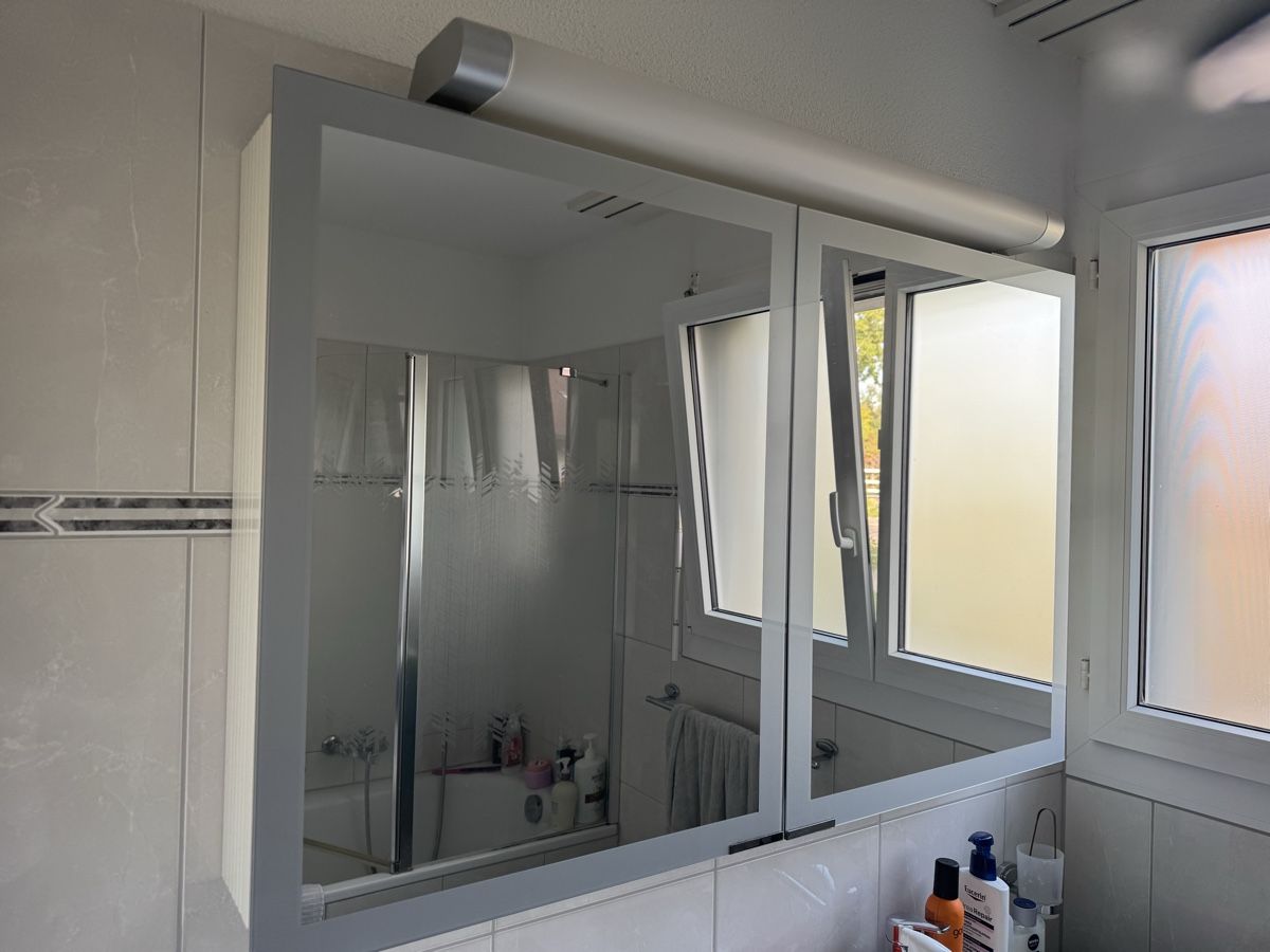 Armoires miroirs: Spiegelschrank mit Doppeltüren – D'occasion à Holzhäusern ZG par Kroko33 1