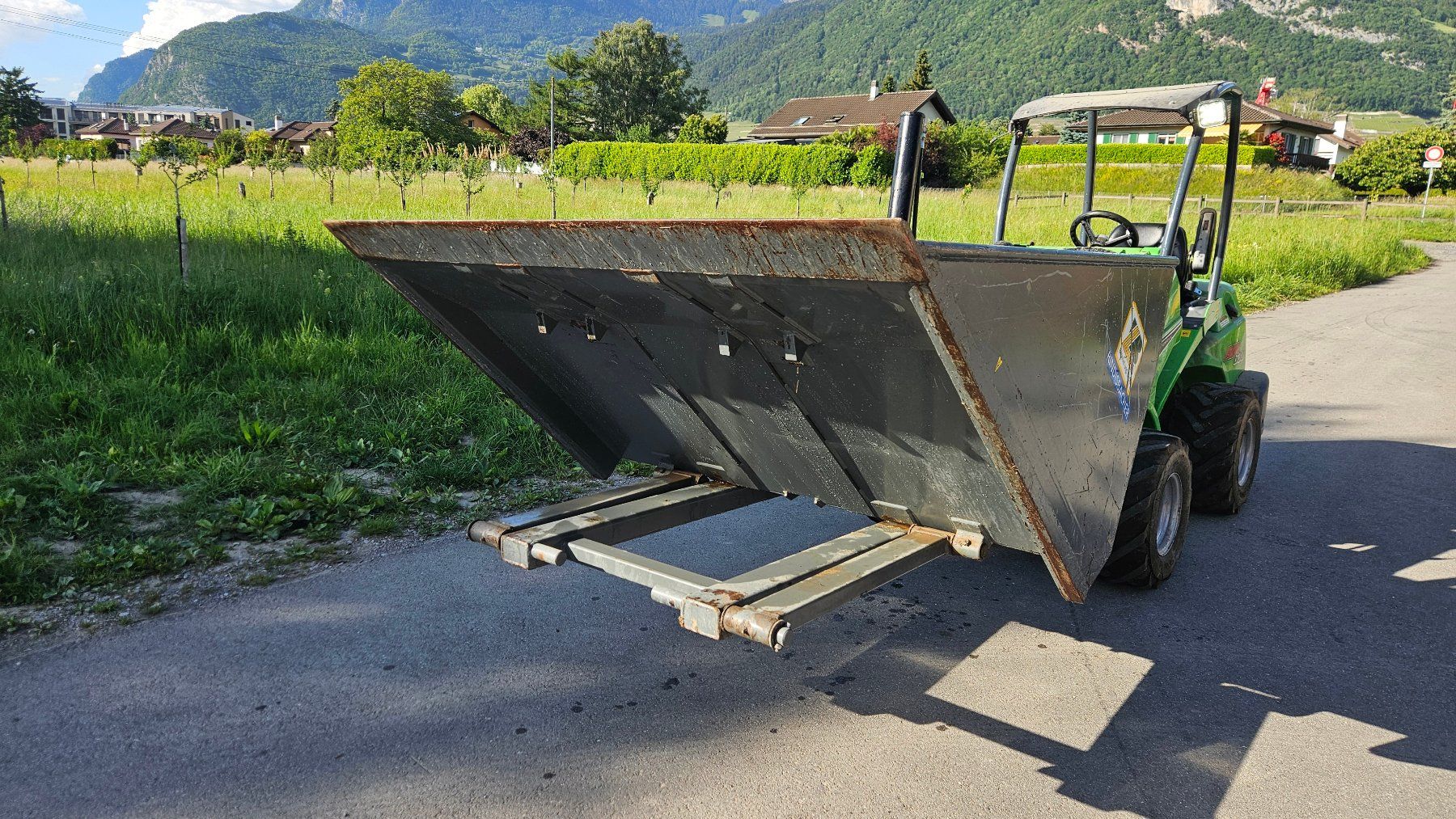 Carrelli elevatori e a forche: Kippbehälter für Gabelstapler//benne basculante d' élévateur – Usato da aigle venduto da Bigbull 3
