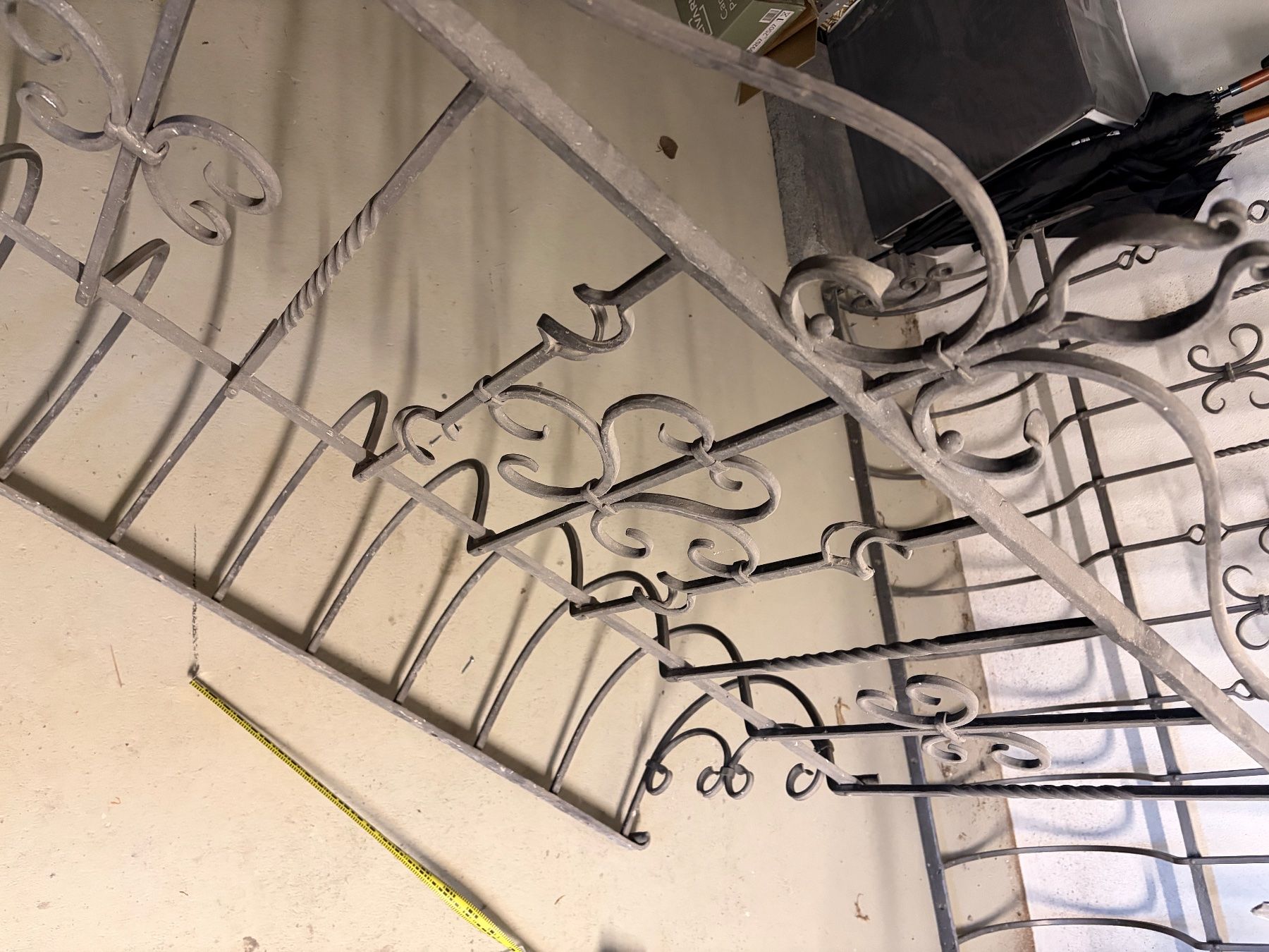 Tutte le decorazioni: Massive Schmiedeeisen Fenstergitter – Usato da Warth venduto da vic_7gsh 1