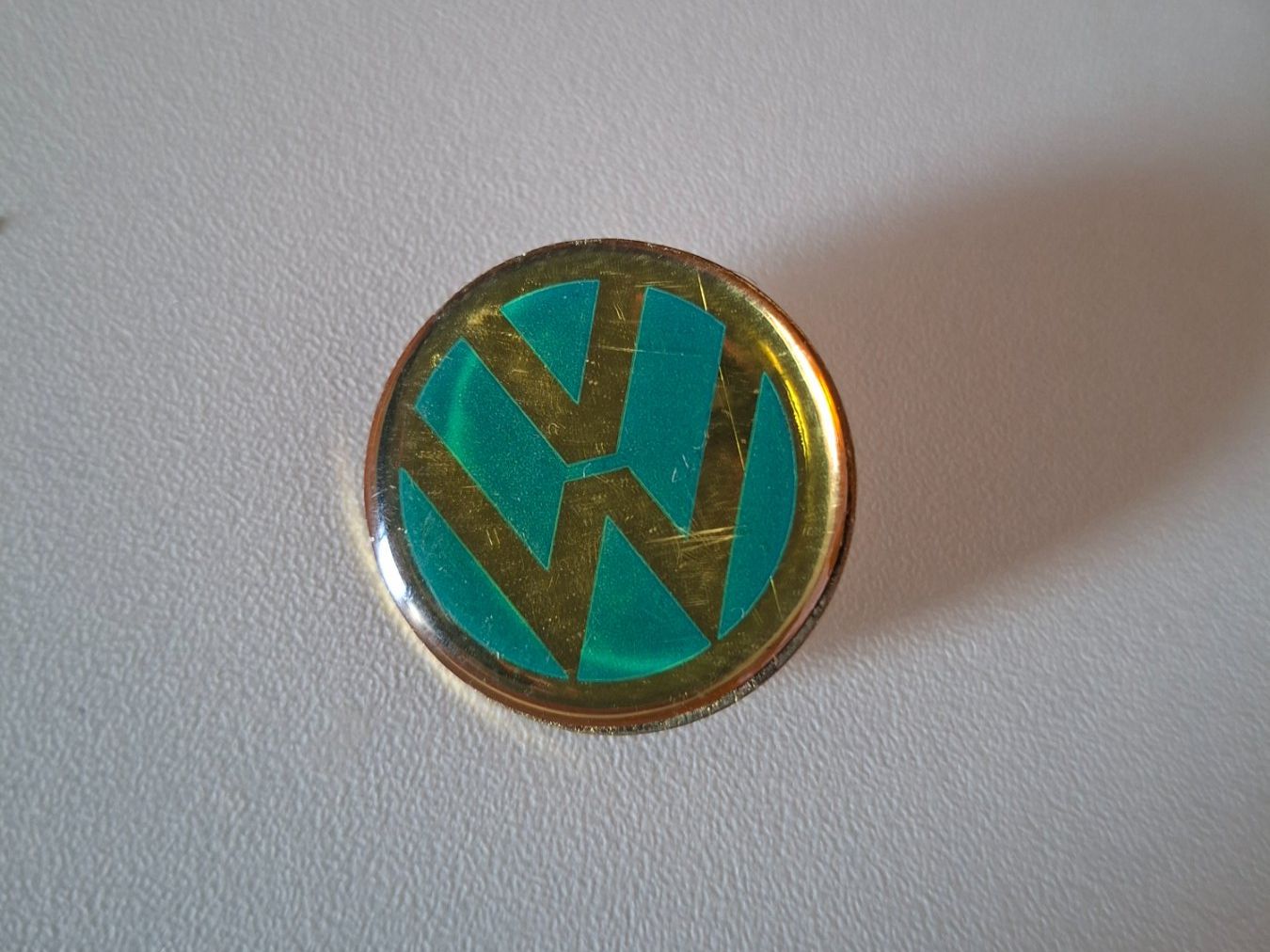 Volkswagen Plaketten & Abzeichen: Volkswagen Emblem Pin gebraucht – Gebraucht aus Erlinsbach von pfunky
