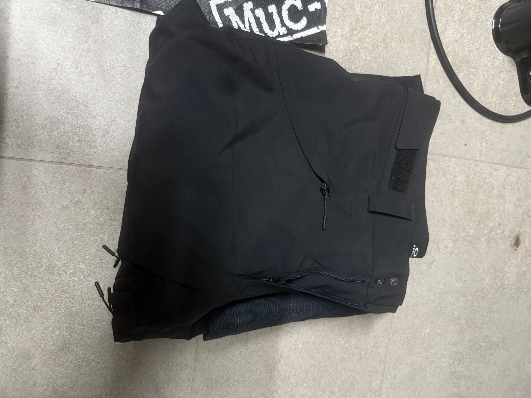 Oakley Hosen: OAKLEY CANOPY SKI PANTS M – Gebraucht aus Giubiasco von Darkemperor 3