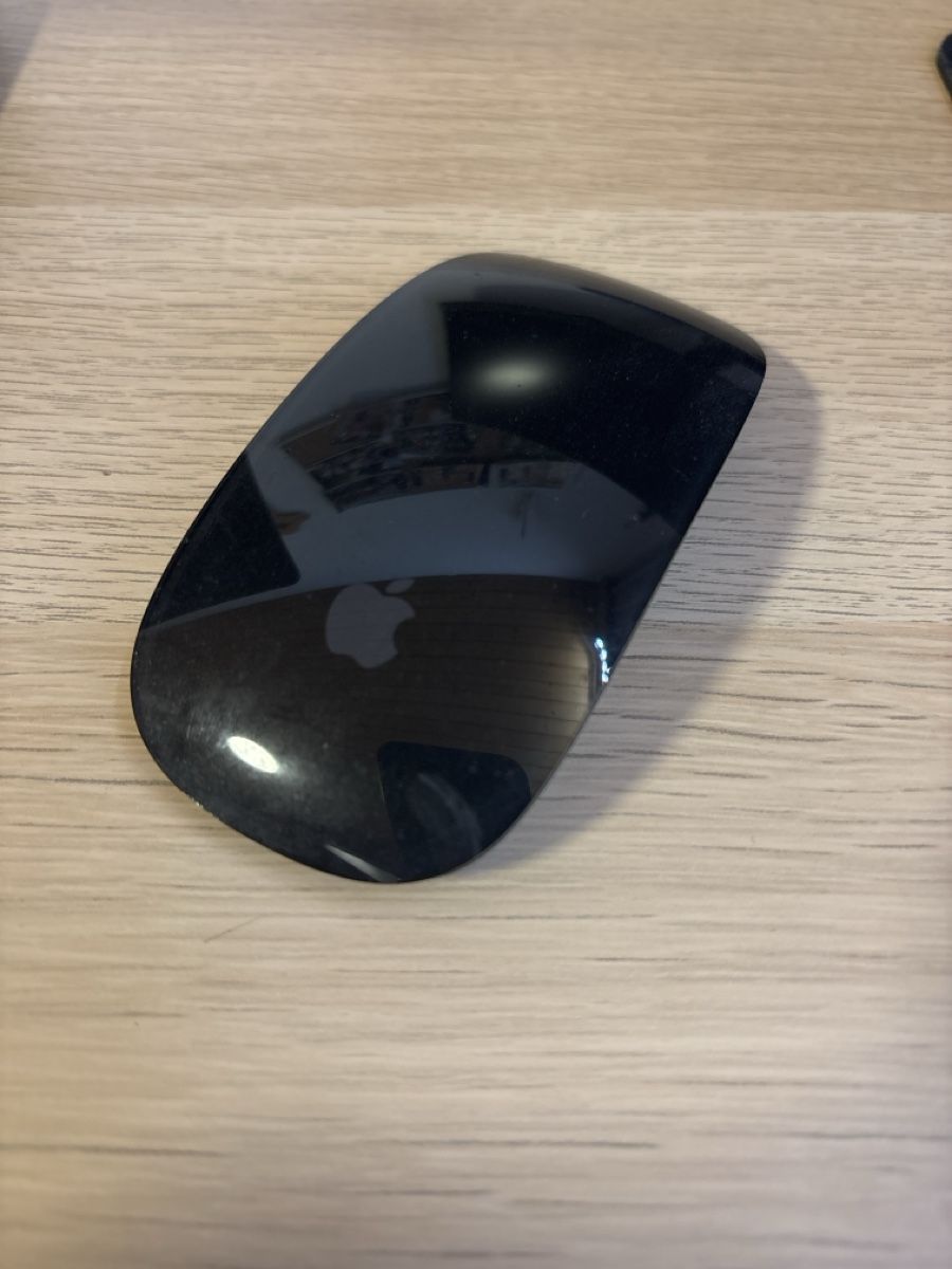 Apple Souris: Apple Magic Mouse 2 Schwarz guter Zustand – Neuf (Voir description) à Disentis/Mustér par mca_x5p8