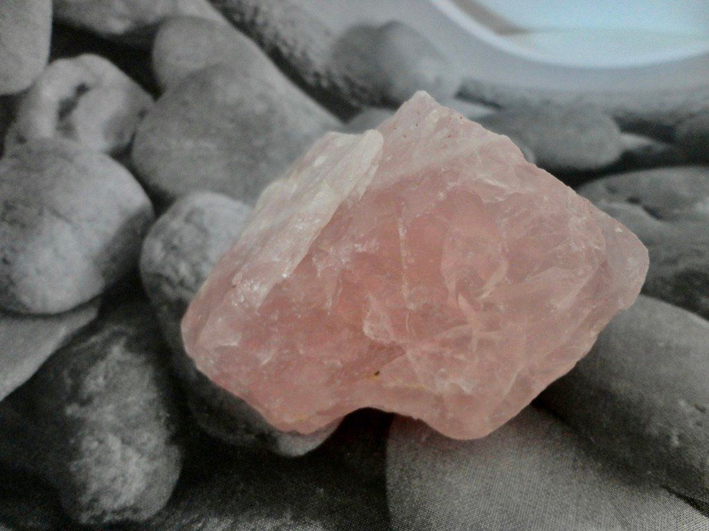 Mineralien & Heilsteine: Rosenquarz roh – Neu (gemäss Beschreibung) aus Biberist von Steine 1