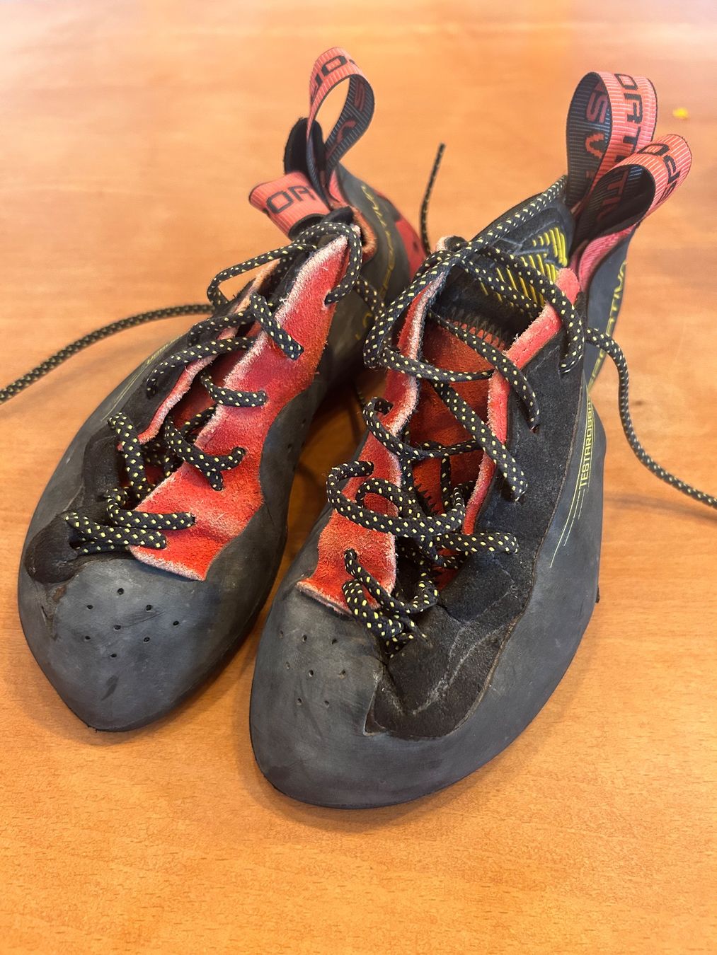 La Sportiva Scarpe da uomo: La Sportiva Testarossa Kletterschuh 38.5 – Usato da Burgdorf venduto da SalomeZuberbuehler