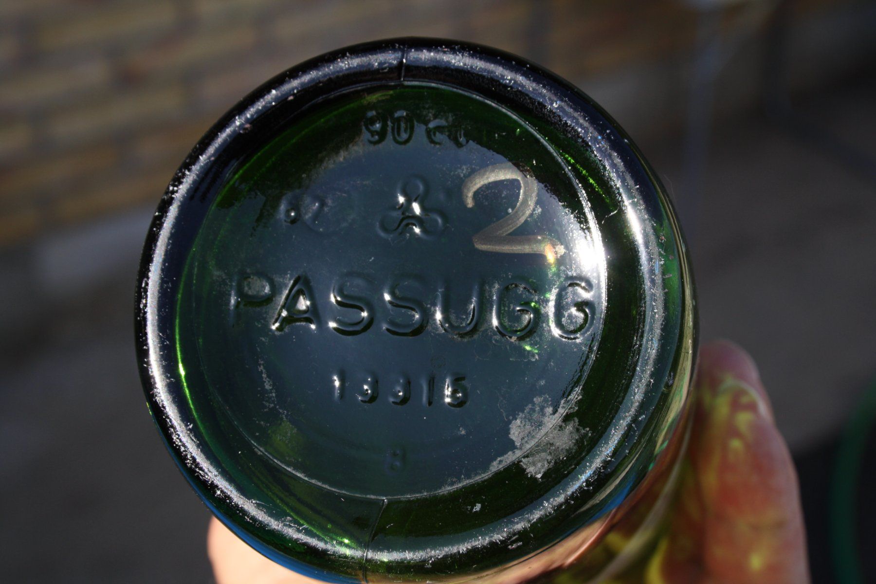 Gläser, Krüge & Flaschen: PASSUGGER BÜGELFLASCHE – Gebraucht aus Wauwil von Pneuedy 8