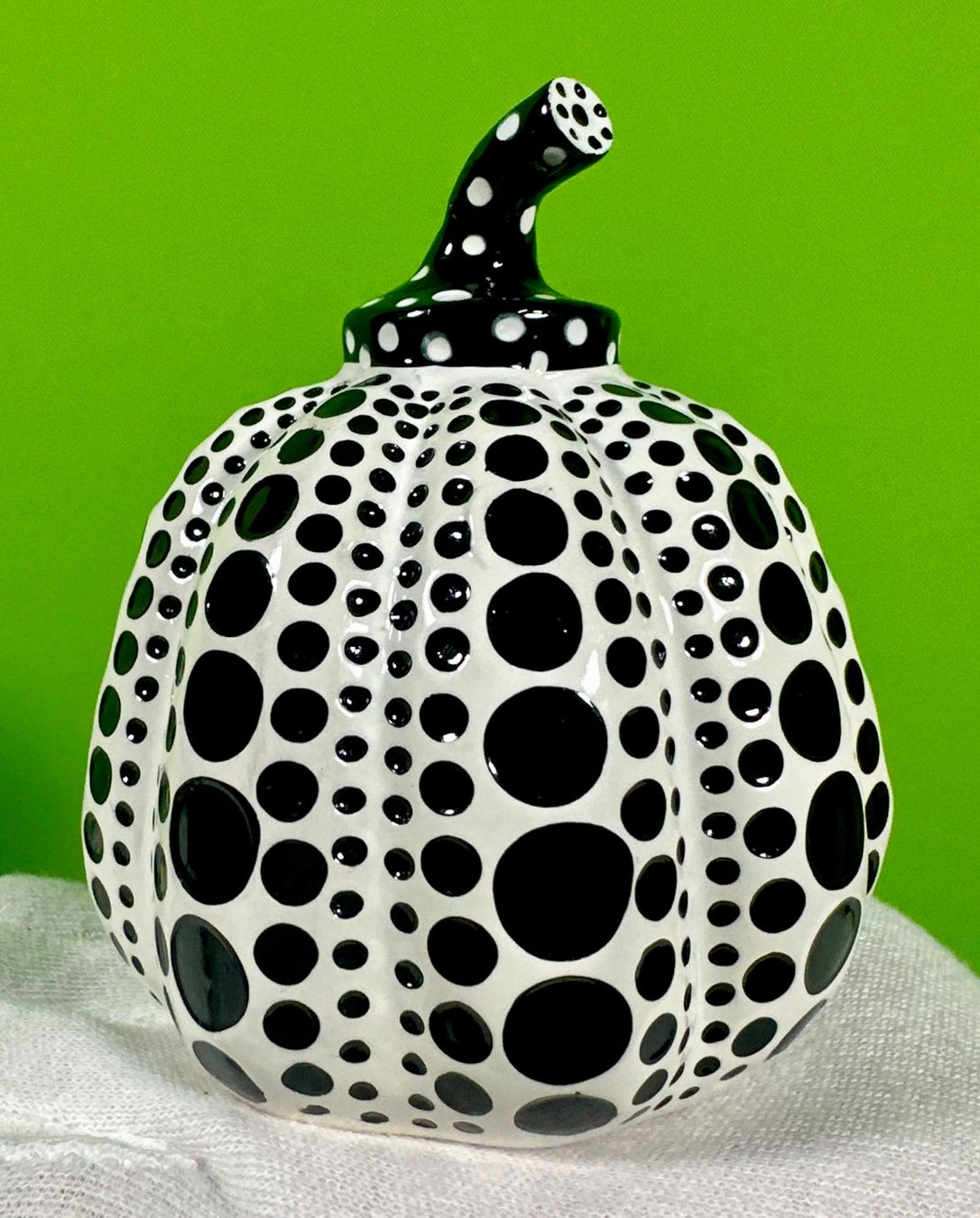 Sculture & Statue: Yayoi Kusama Pumpkin Figur – Usato da Horgen venduto da eli_9xdn