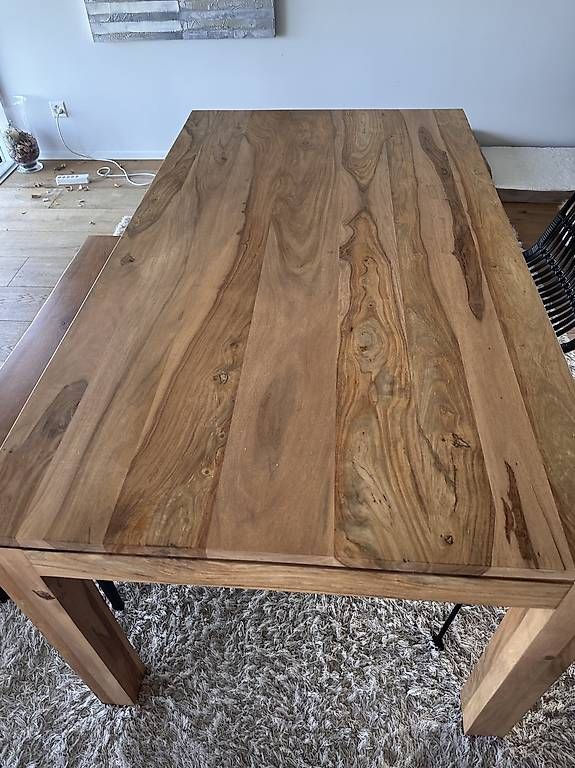 Set di tavolo e panche: Table bois exotique massif manguier – Usato da Les hauts geneveys venduto da plarderie72 2