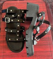 Sandales compensées noires cloutées - Taille 38, Été!