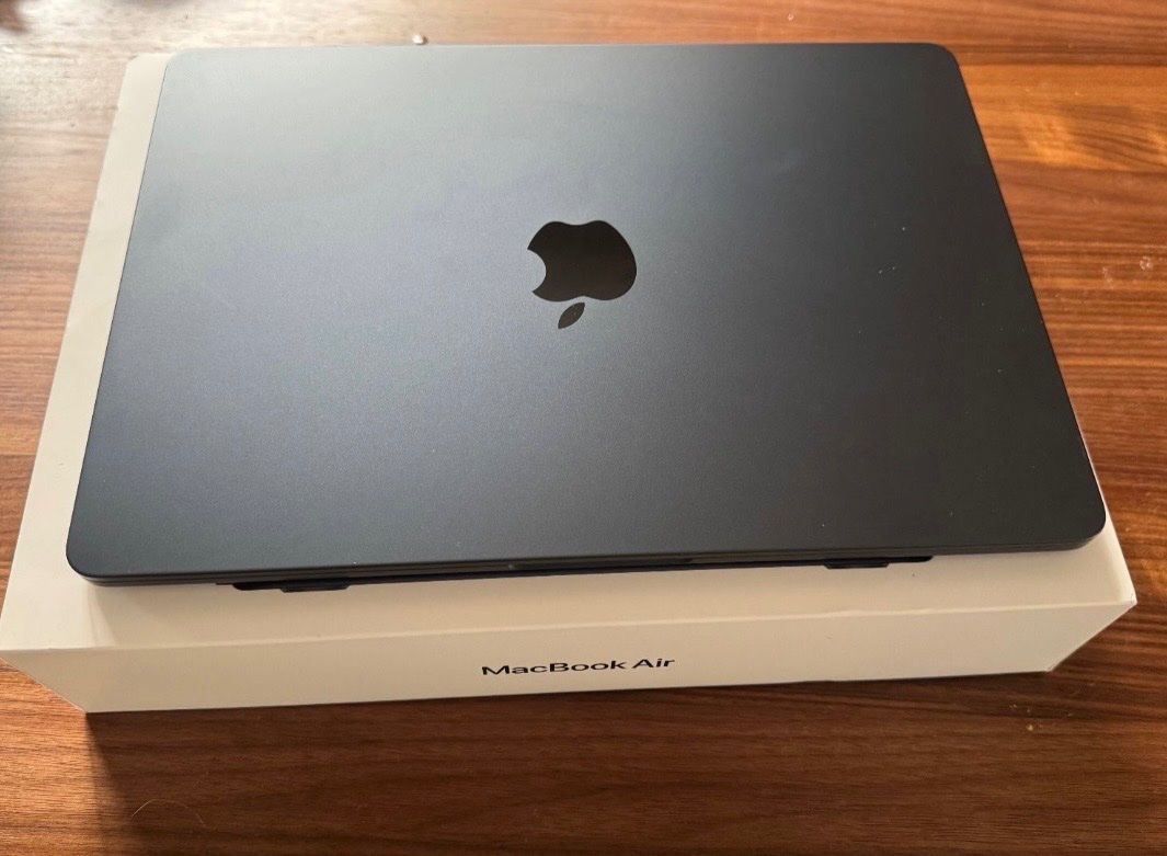 Apple Notebook: Macbook air M2 256GB / 8GB – Usato da Utzigen venduto da Horvato