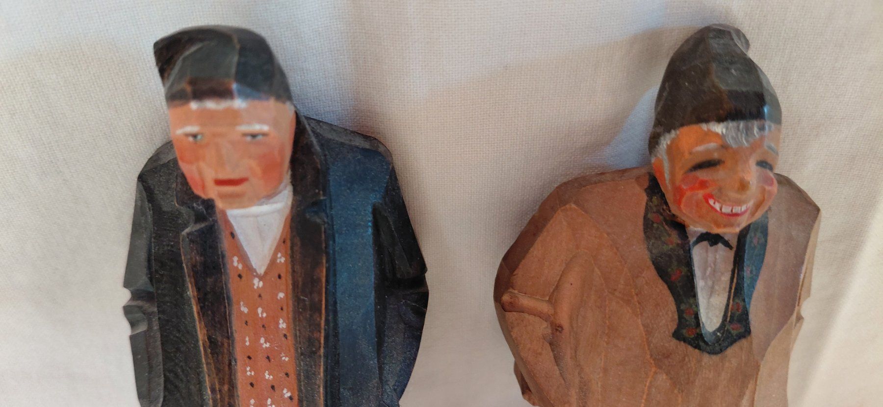Statuette: 2  Holzfiguren handgeschnitzt bemalt – Usato da Trogen venduto da Limboo 4