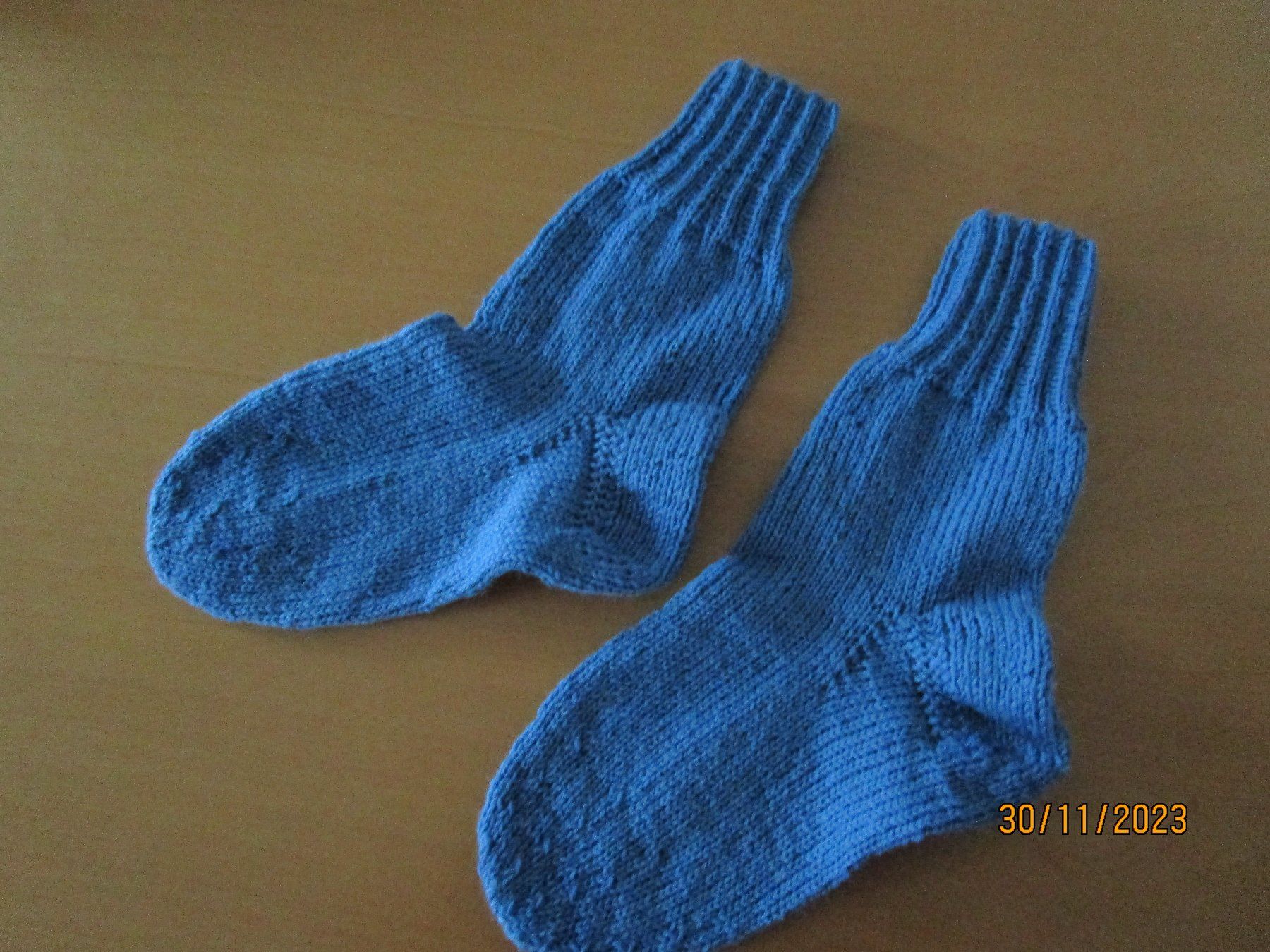 Calze: handgestrickte Socken Gr. 37 – Nuovo (secondo la descrizione) da Ursenbach venduto da gruenblau 1