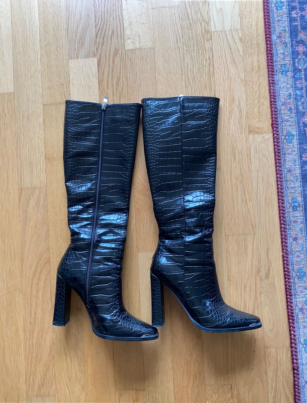 Chaussures femmes: Black Knee High Boots with Block Heel – D'occasion à Zürich par anuccis70 2