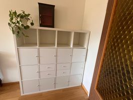 Regal weiss 16 Fächer mit Türen und Schubladen guter Zustand