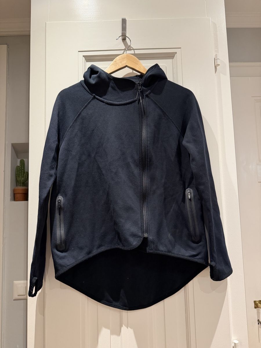 Nike Giacche: Nike Black Tech Jacket with Thumb Holes, Size S – Nuovo (secondo la descrizione) da Genève venduto da jud_xrl8