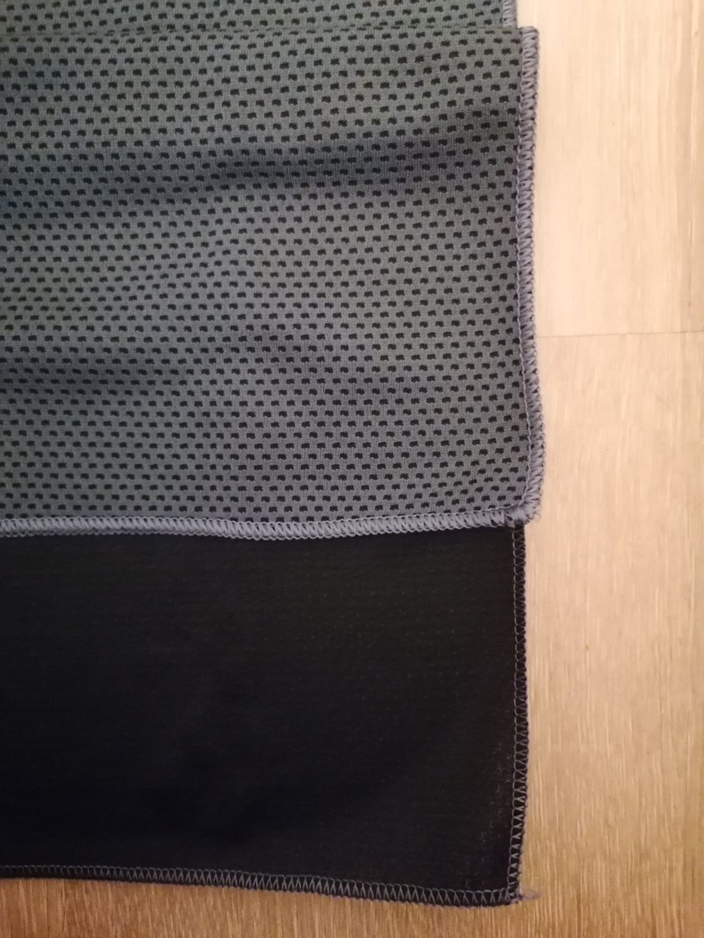 Teli da bagno: Microfaser Kühltuch, Sport-Tuch im Etui, Anthrazit – Nuovo e nell'imballaggio originale da Rümlang venduto da TRICE67 3