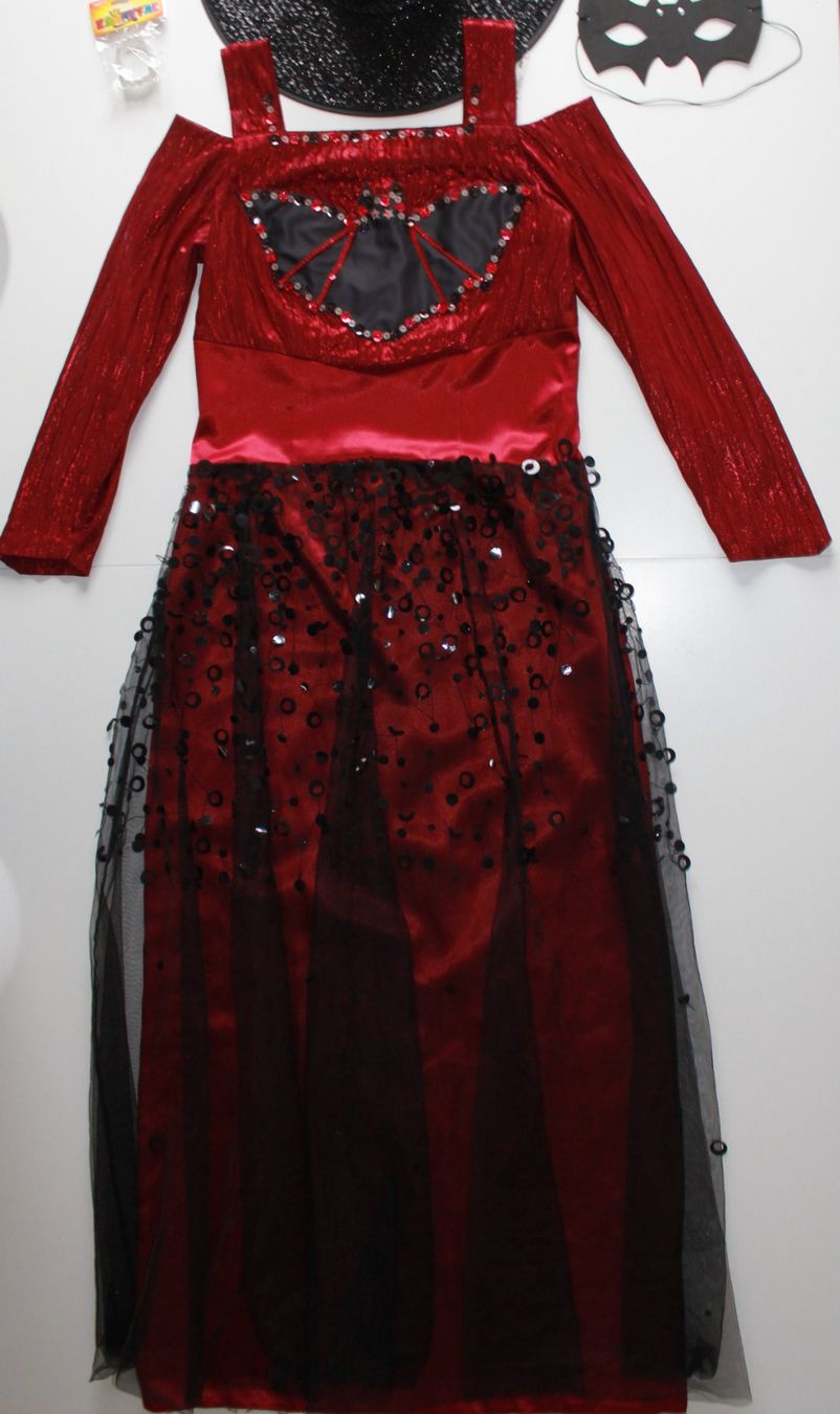 Costumi: Costume sorcière - vampire / Hexe - Vampir t. 38 – Usato da Peseux venduto da CoolShoping 2