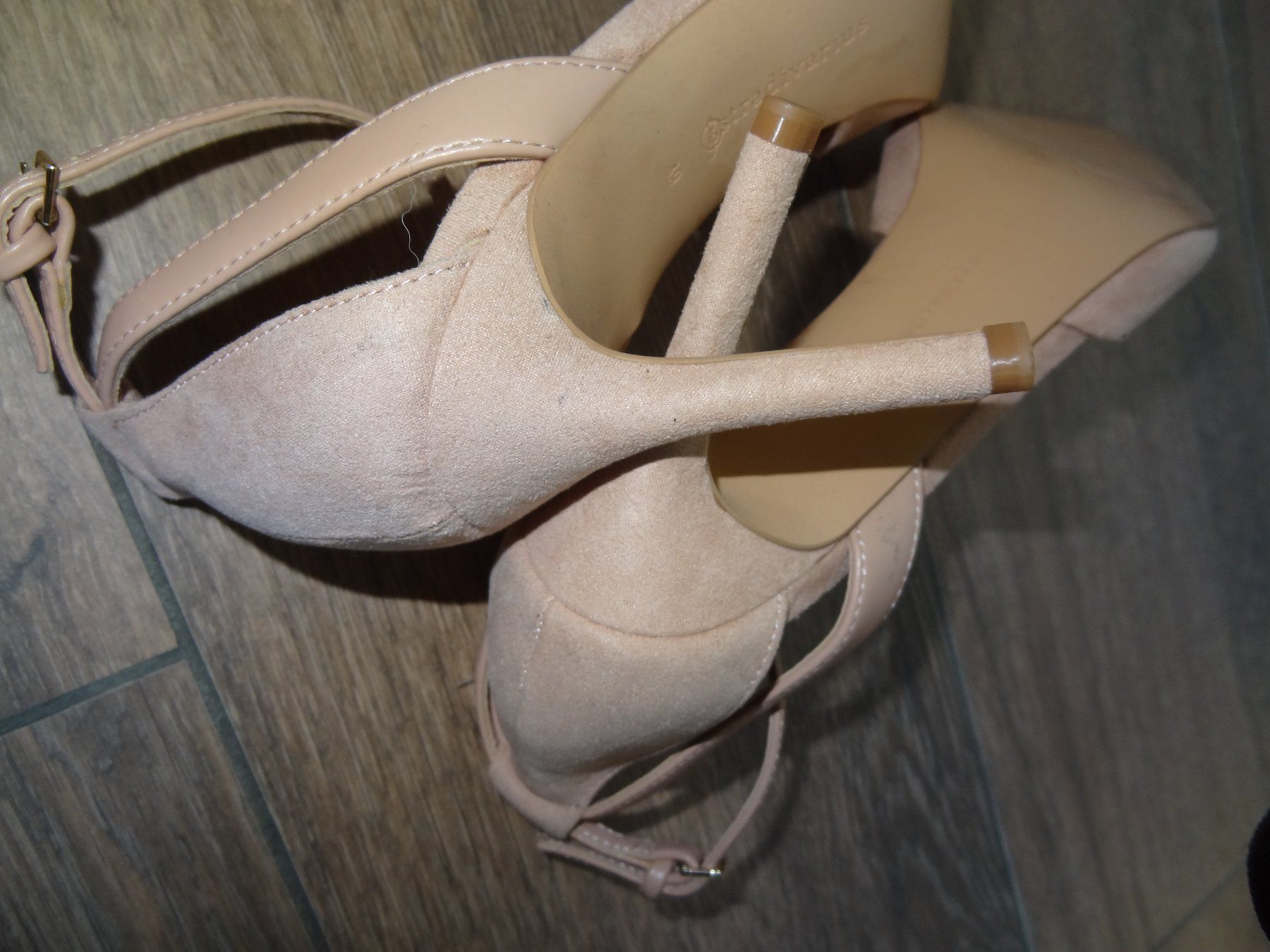 Stradivarius Chaussures femmes: Escarpins Stradivarius talons 7cm taille 39 – Neuf (Voir description) à Satigny par salvatore73 7
